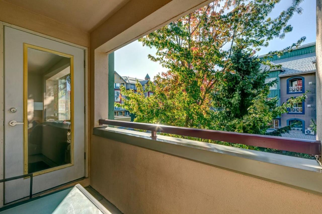 Town Plaza Suites by Golden Dreams Whistler Exterior foto
